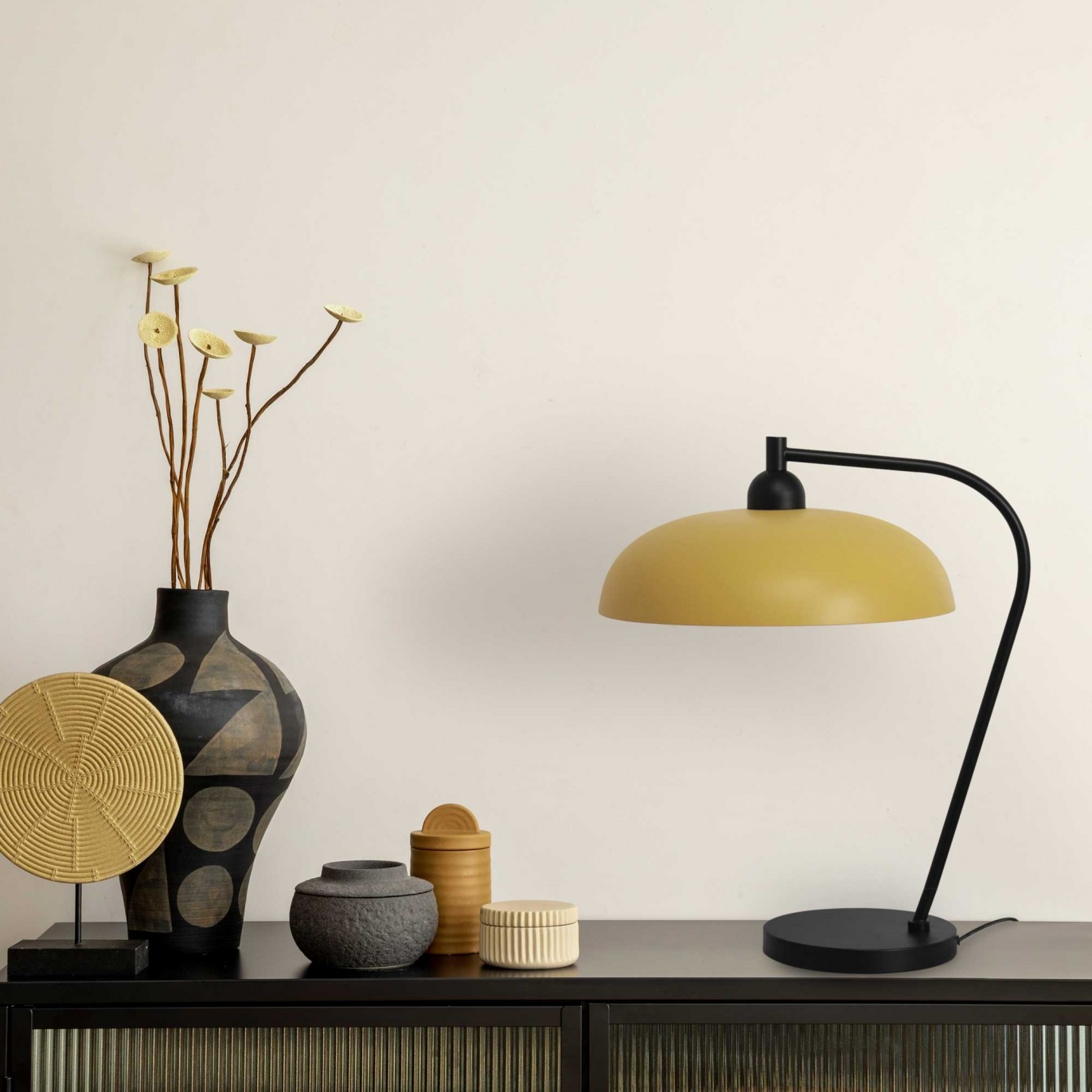 Lampe à poser en métal coloré velouté et cordon tissu - OLIE