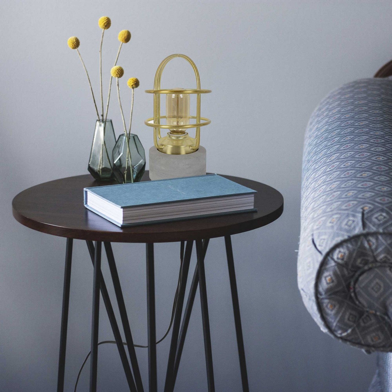 Lampe à poser en ciment et métal - PERNEF