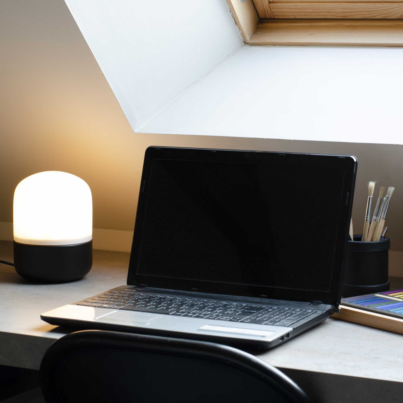 Lampe à poser tactile en métal peint et verre opaque - PILOUL